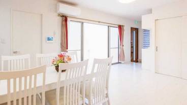 客室内のダイニングエリア / 8