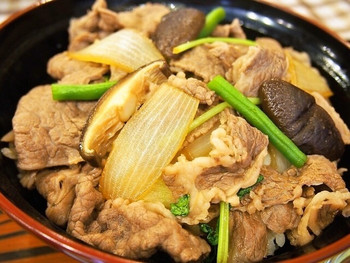 「はり重カレーショップ」料理 1165200 すき焼き丼