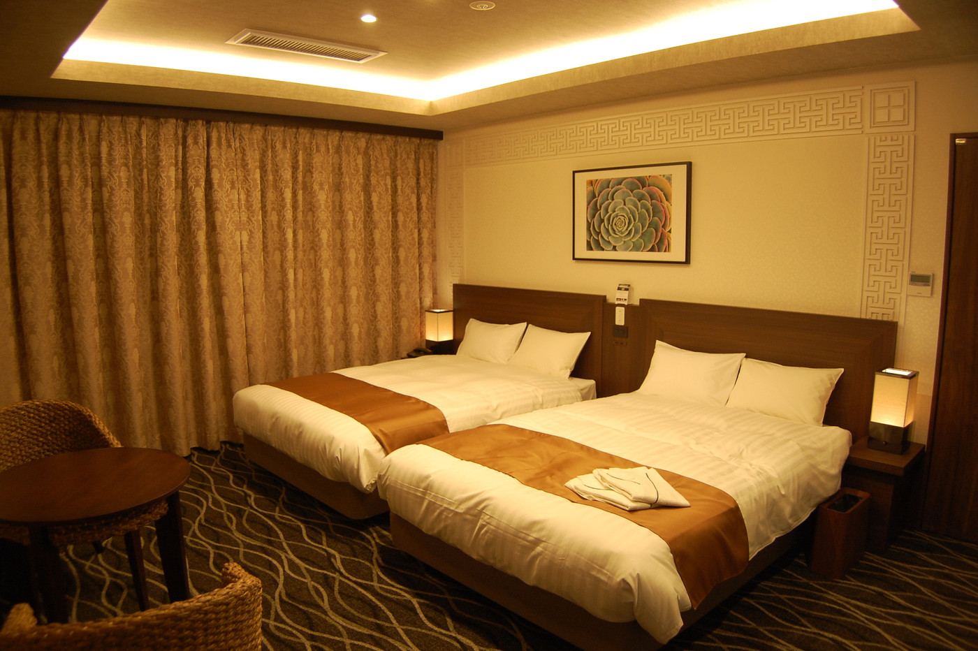 入浴後は2人でテラスで夕涼みしましょ4009719