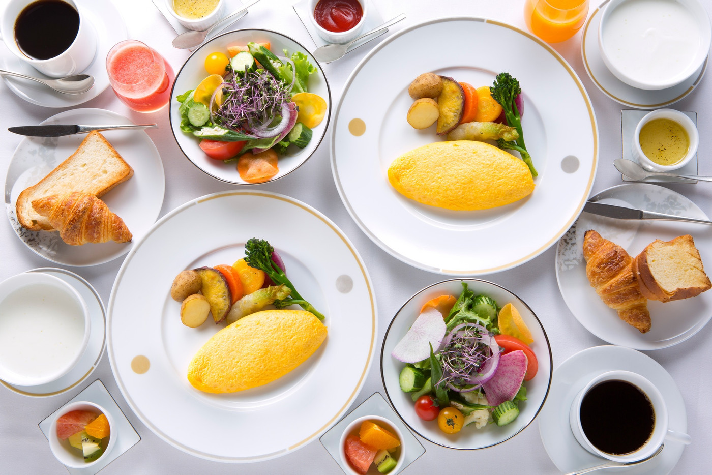 茶寮のようなラウンジ。ソムリエが選び抜いたワイン・和酒あり3753927