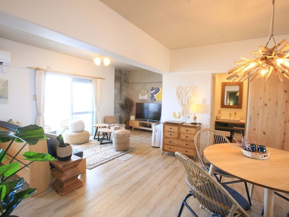 客室内のダイニングエリア