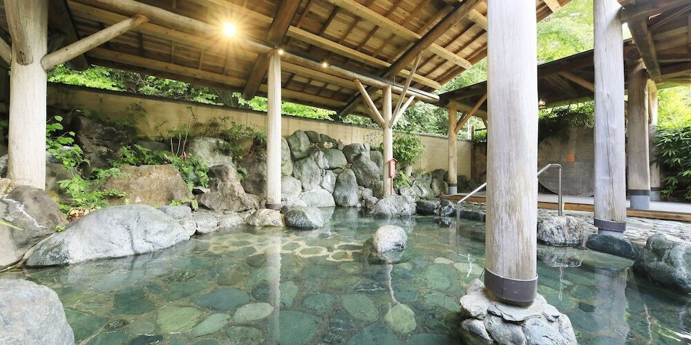 全テントに天然温泉が！丹沢の大自然に包まれたリゾートでグランピング3994611