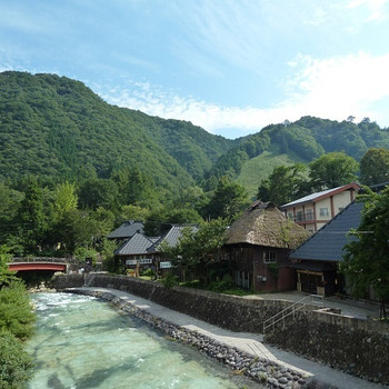 川のせせらぎに癒されて。静かな山間に広がる「湯西川温泉」3700984