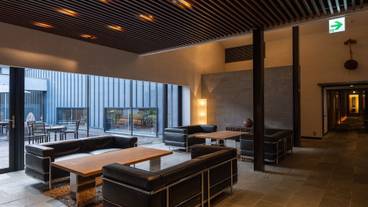 ロビーラウンジ / 3