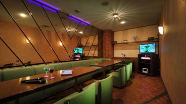 カラオケルーム / 4