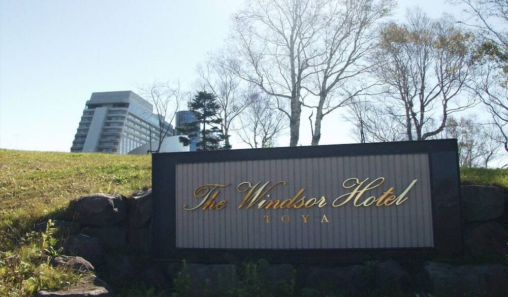 ホテルの看板 / 2