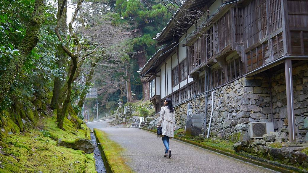 朝の“お勤め”で
1日の幕開けを / 3
