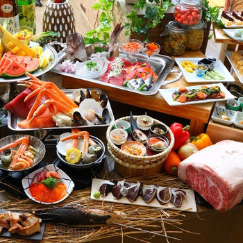 食事は朝夕ともビュッフェダイニングで和気藹々と4045224