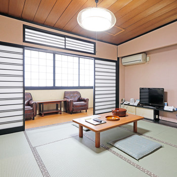 懐かしさを感じられる本館4239894