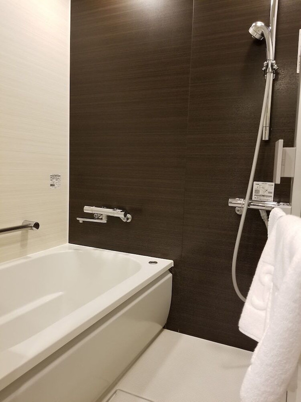 バスルームのシャワー