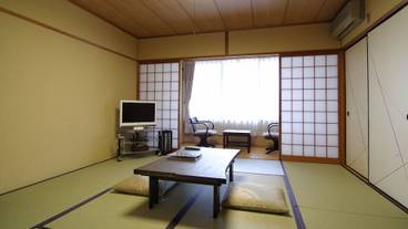 客室内のダイニングエリア / 7