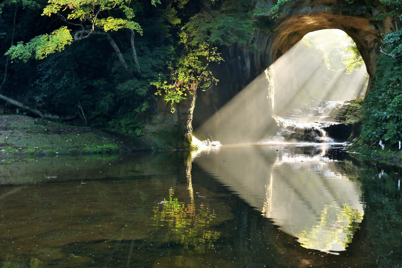 濃溝の滝　ハートの光