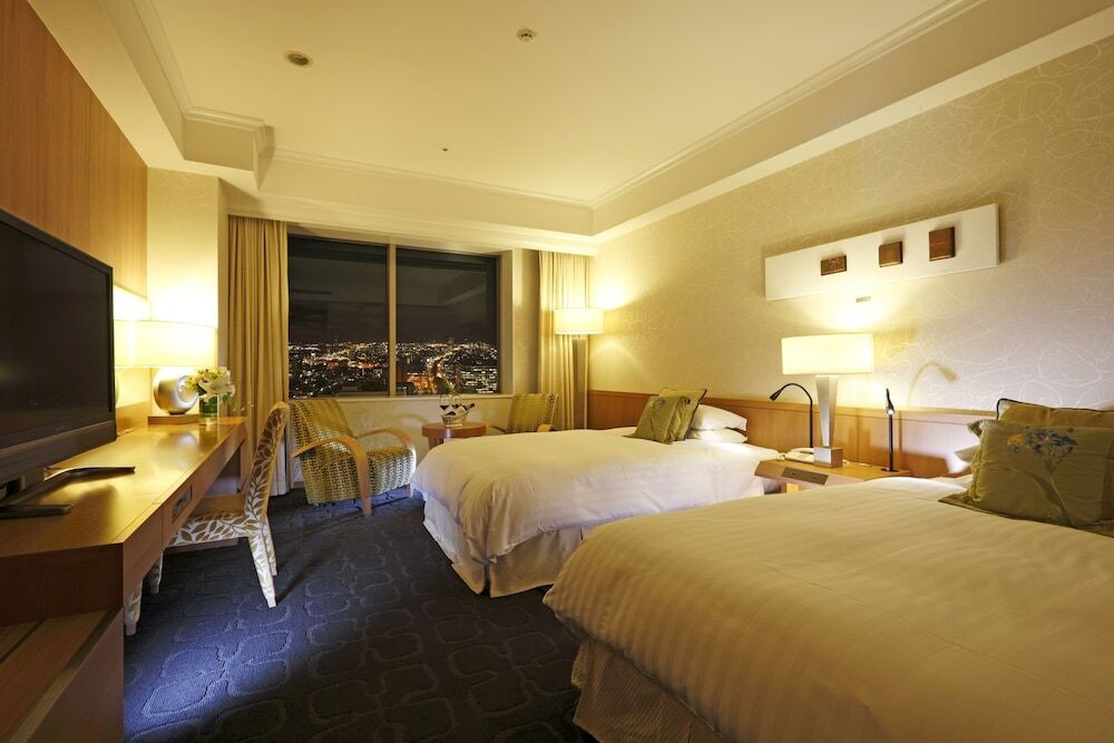 地上30階の高層ホテルで贅沢気分3381351