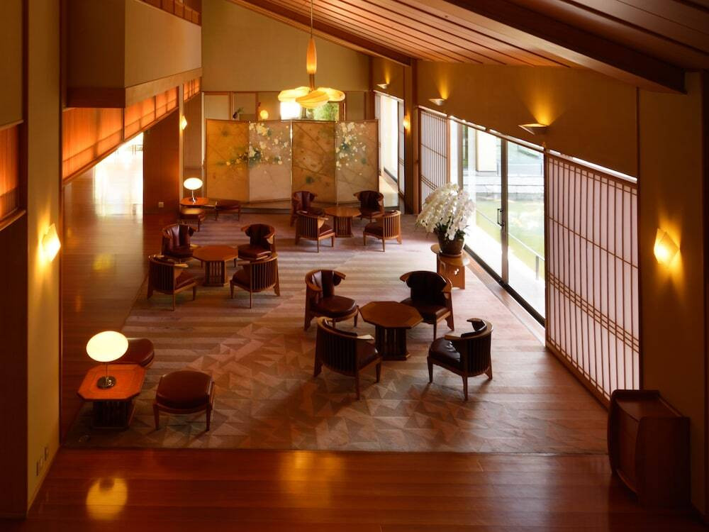 ロビーラウンジ