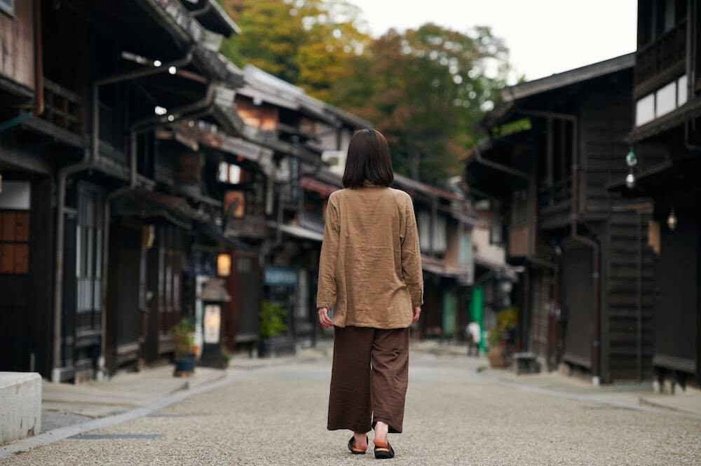 長野県塩尻市　秋の紅葉が美しい奈良井宿のまちなみ