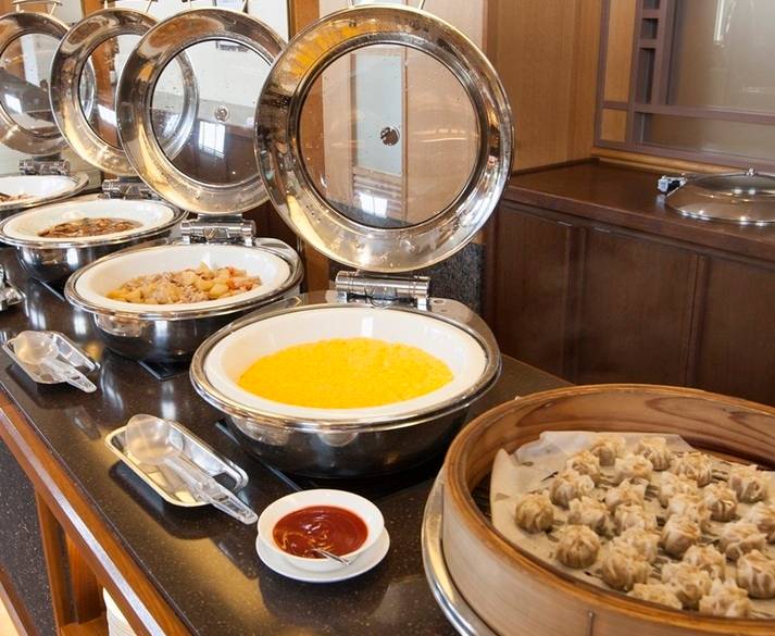 ディナーブッフェ 料理 / 3