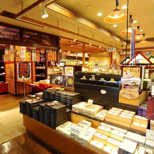 子どもも大人も楽しい
お土産選びのひととき / 2