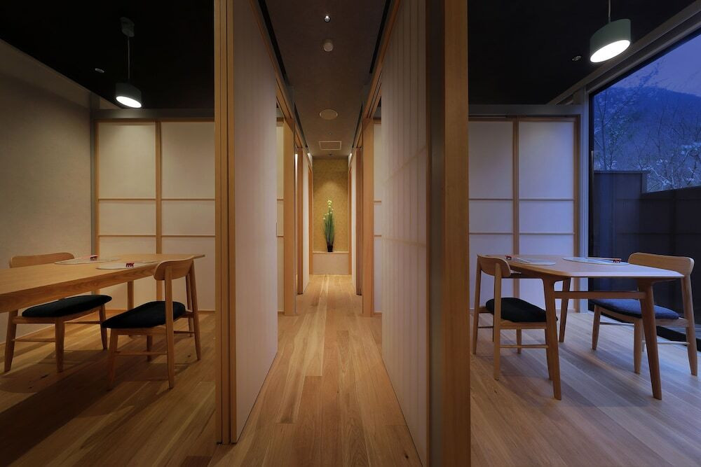 旅館のお食事処