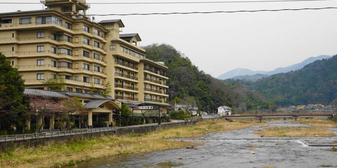 三朝温泉 依山楼 岩崎（鳥取県 旅館） / 1