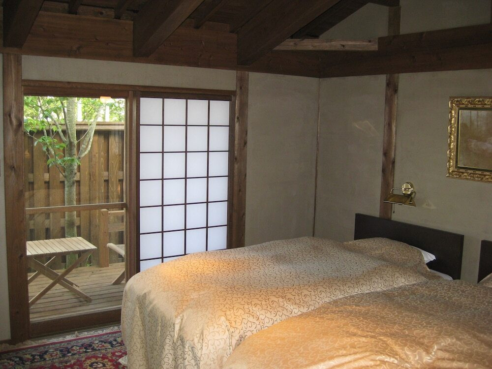 ノスタルジックなかわいい図書館は居心地満点3478688