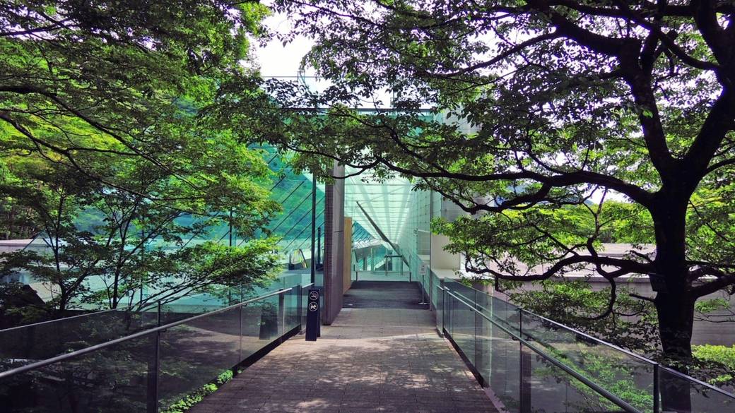森の中の洗練された
「ポーラ美術館」へ / 2