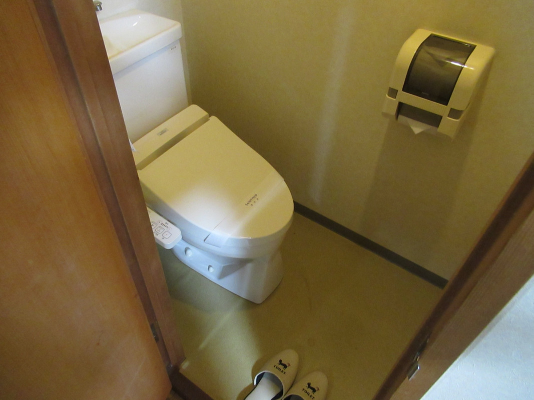 トイレと洗面所は独立。洋室のユニットバスよりむしろいい