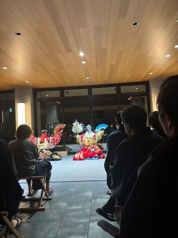 天候に恵まれず室内で開催。 / 1