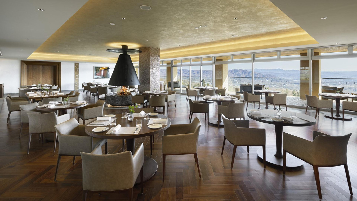 焚き火を囲んでのんびりタイム。アウトドアラウンジで自由に過ごそう4247411