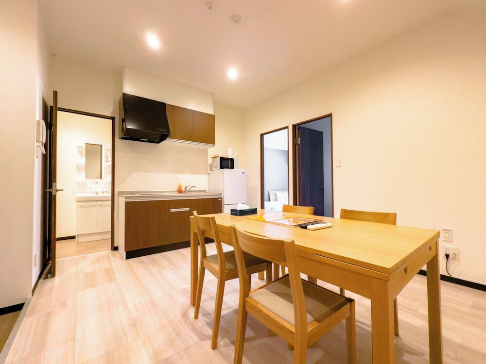 客室内のダイニングエリア