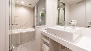 [スタンダードダブル] シモンズ社製ベッド幅154cm(禁煙)