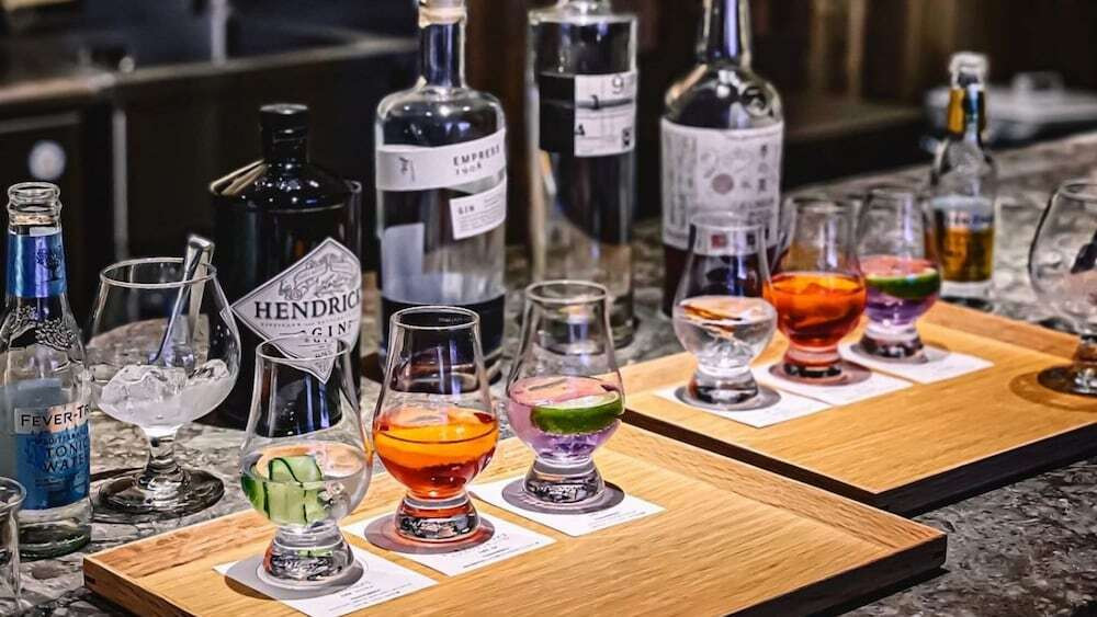 壁一面の本棚が圧巻！2,500冊以上の本を取り揃えた本屋併設のホテル3984442