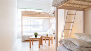 4 人部屋 共用バスルーム