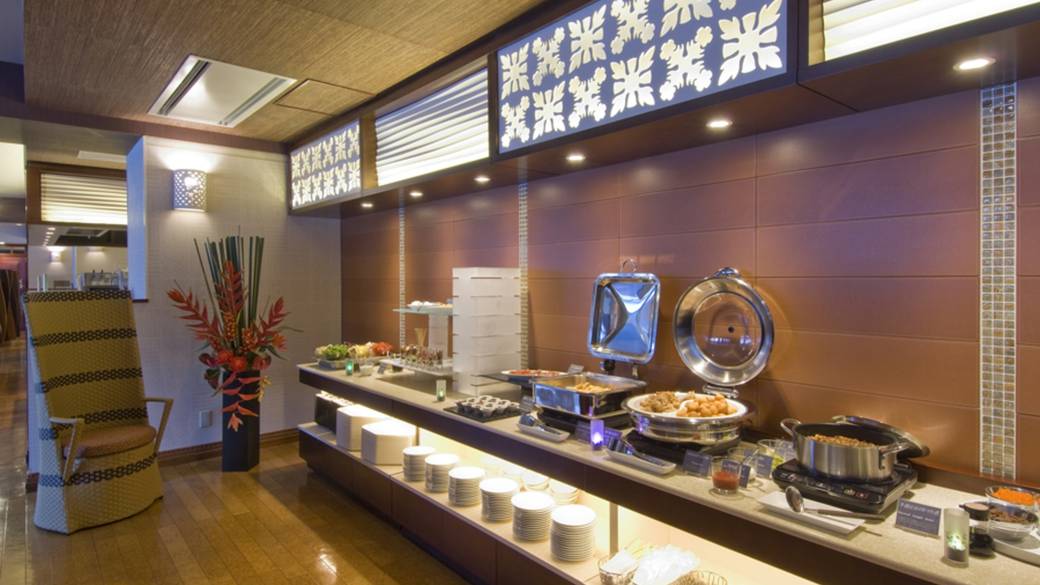 地元食材を活かした
和洋ビュッフェ / 1