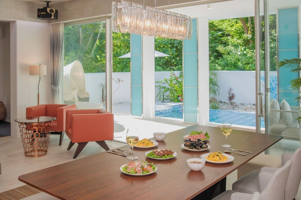 客室内のダイニングエリア