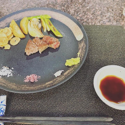 カウンター席の目の前で焼いて下さり、とても良かったです。 / 1