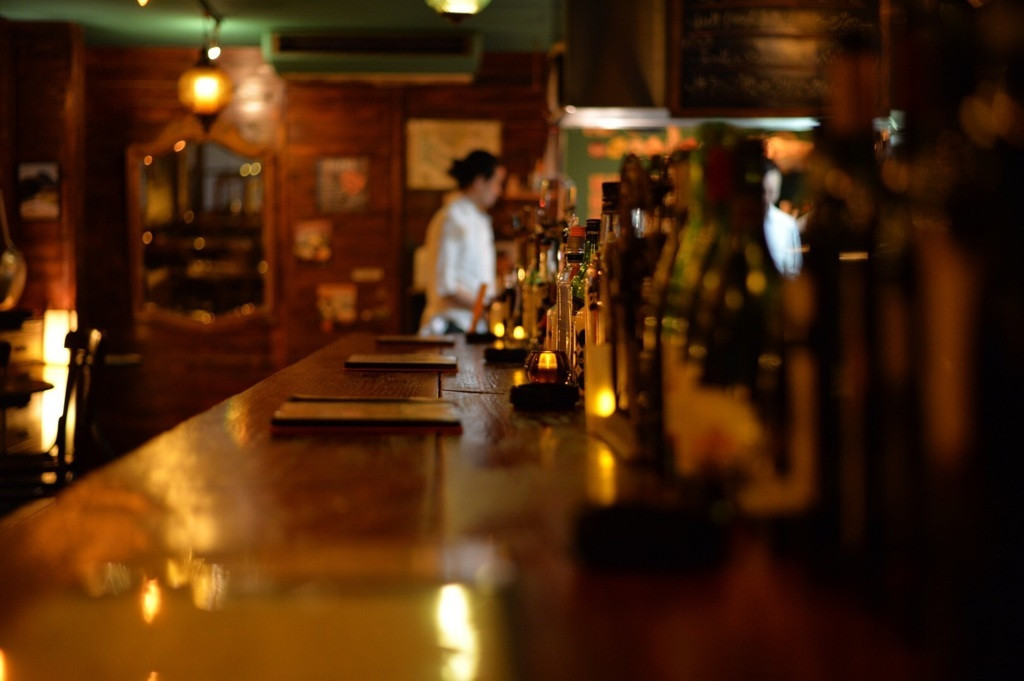 スタイリッシュなワイングラスのイメージ