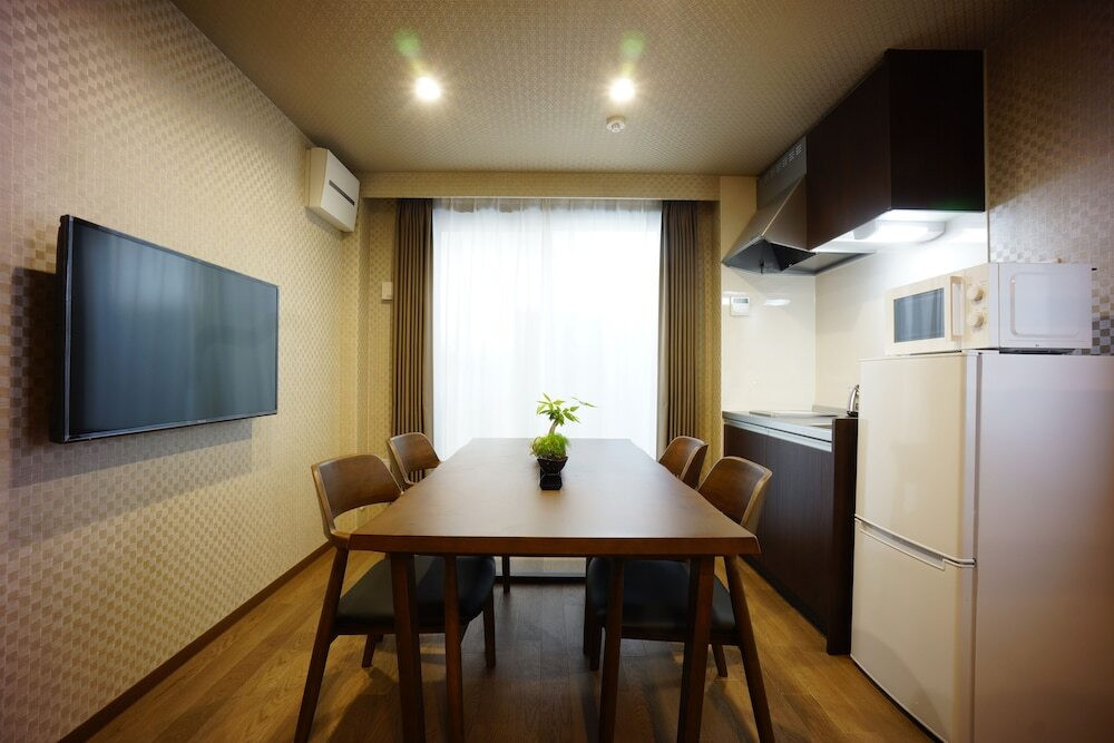 客室内のダイニングエリア