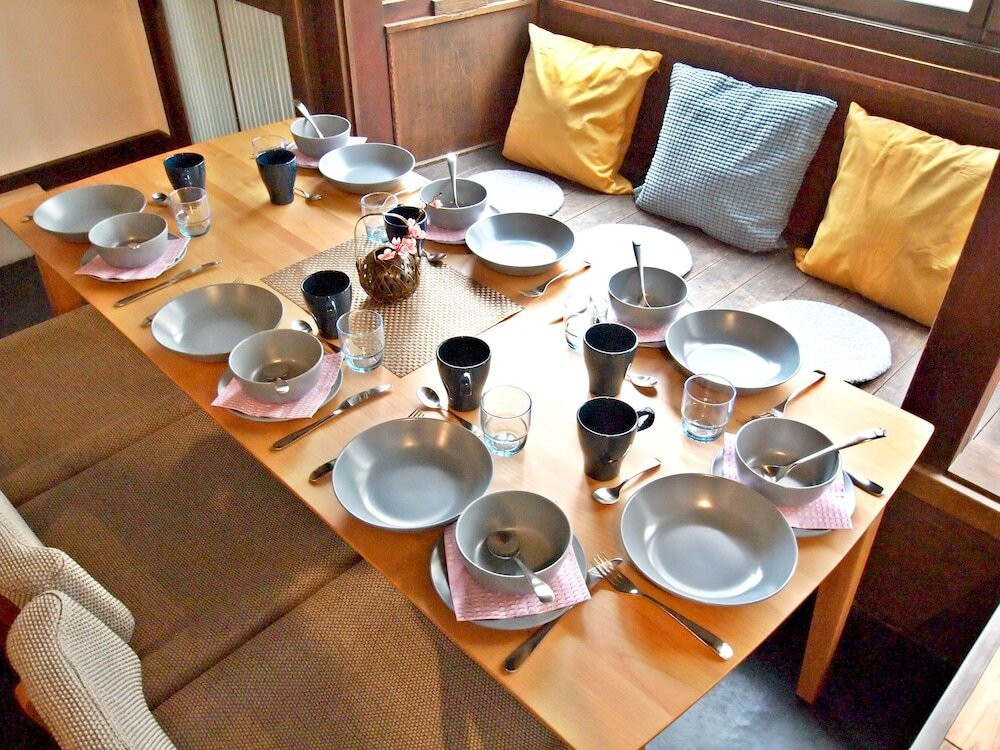 客室内のダイニングエリア