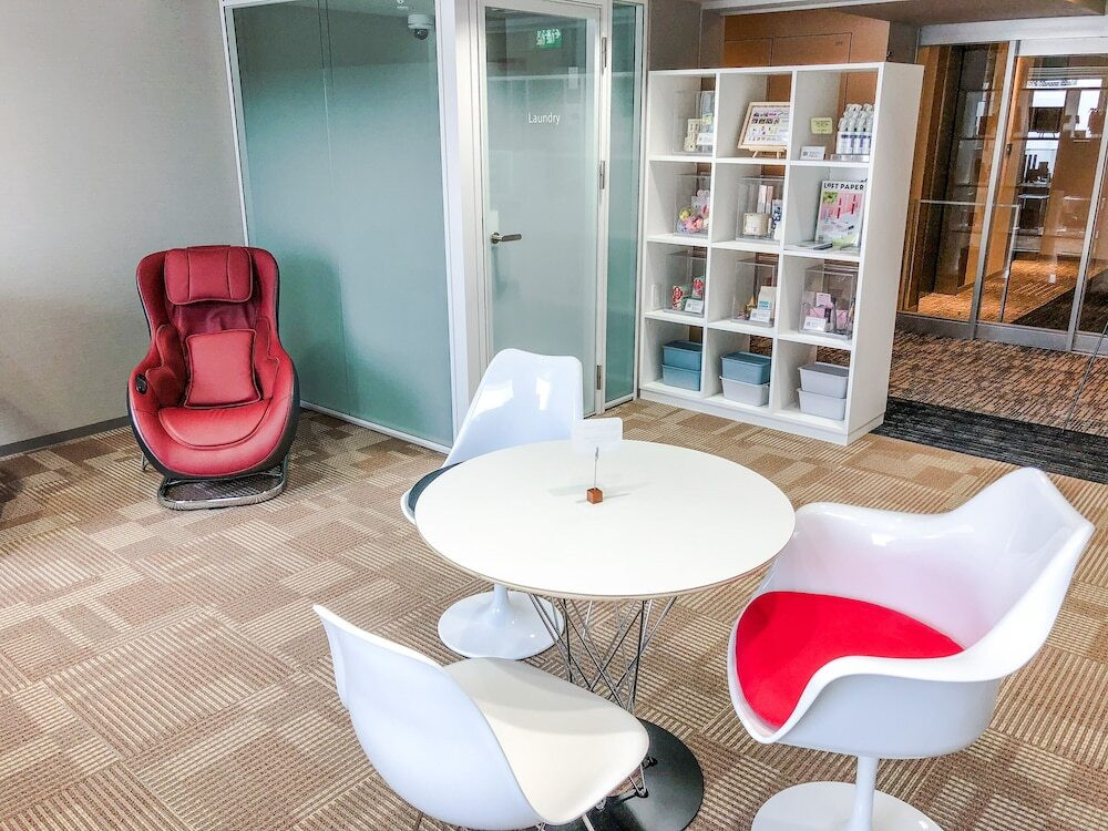 2重のセキュリティで女子ひとり旅をサポート4004572