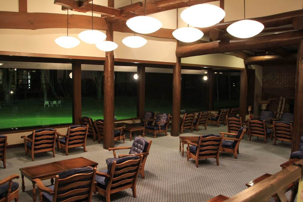 湖畔の静寂に包まれた全66室のスモールラグジュアリーホテル3388431