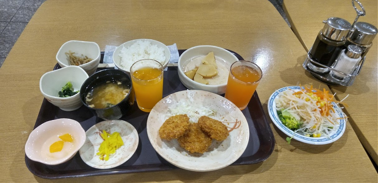 夕食の日替わり定食です