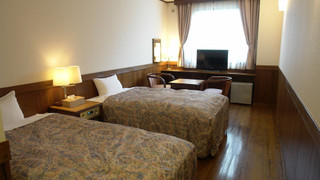 ツインルームシングルサイズベッド 2 台