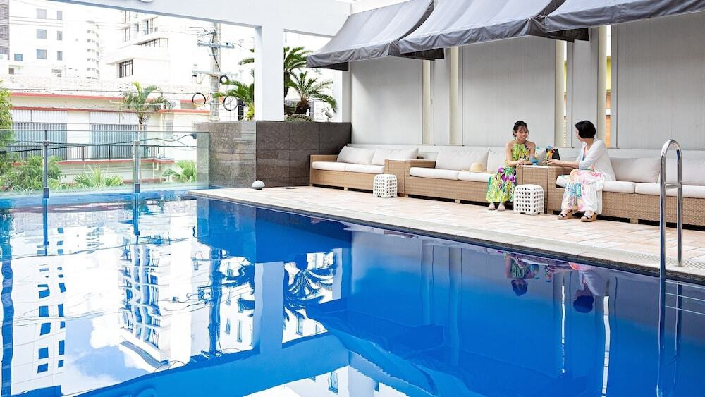 最上階のプール付きスイートルームで、ゆったり優雅な休日を4050997