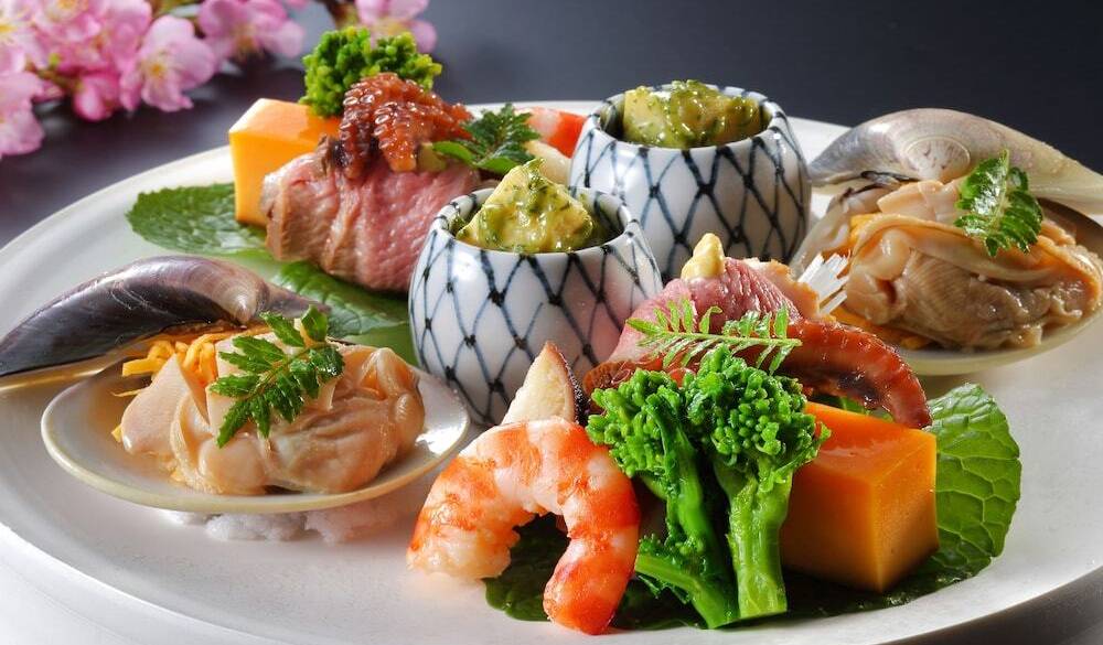 地元の贅沢食材で
優雅なディナー / 1