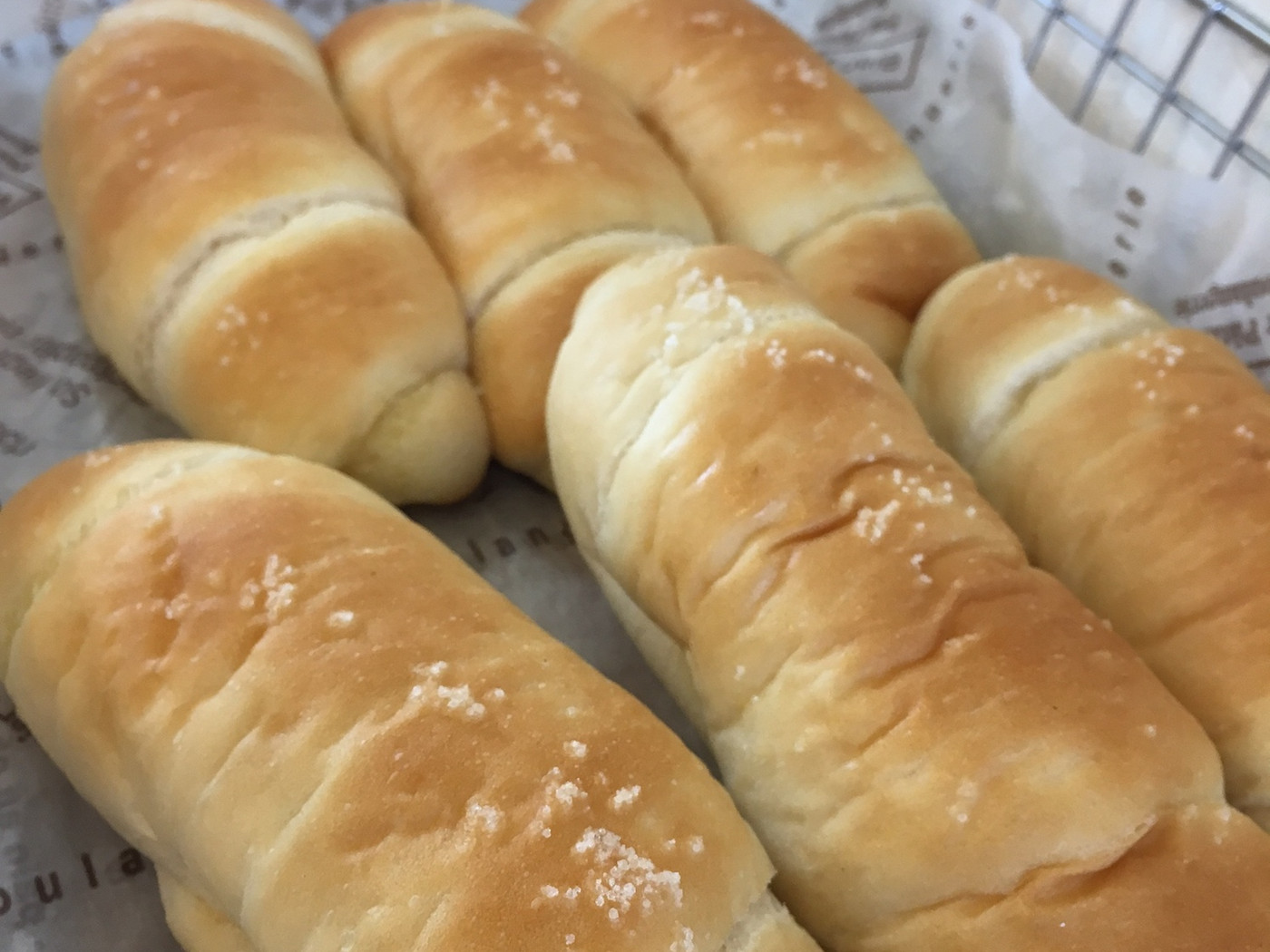 まるでオブジェのようにきれいに仕上げられたパン1422538