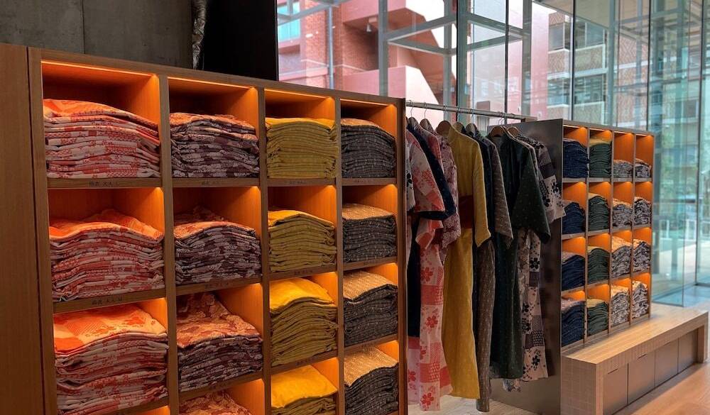 色浴衣で街歩きもOK / 2