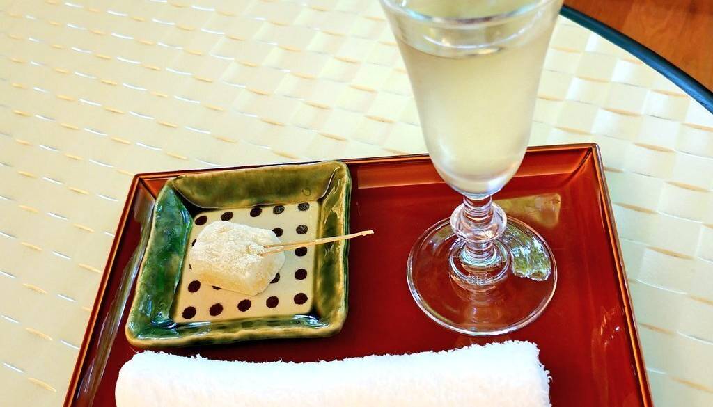緑のみえるラウンジで
チェックイン / 4