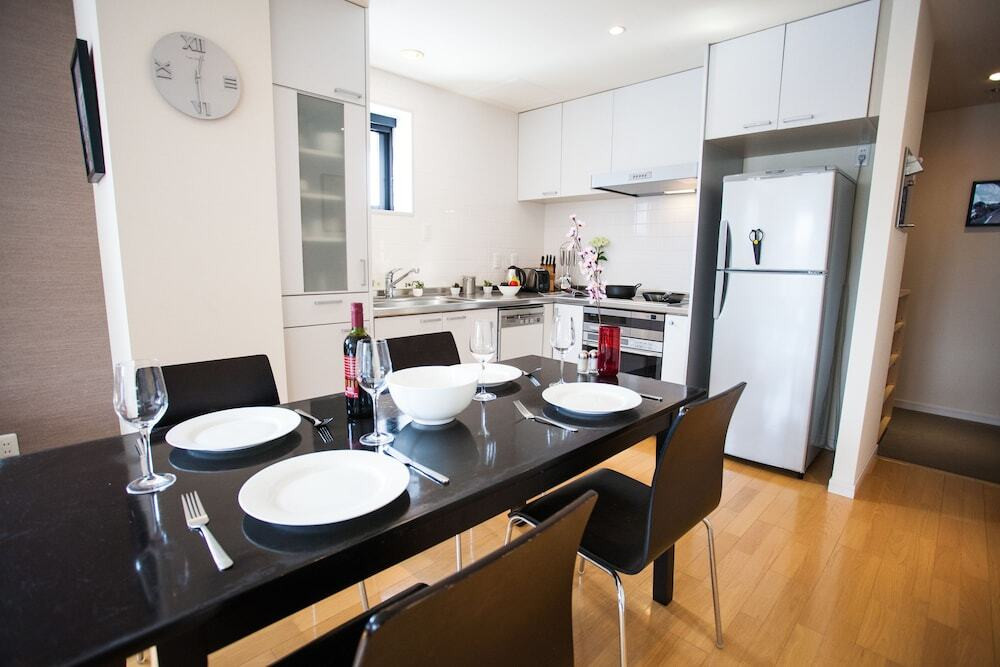 客室内のダイニングエリア