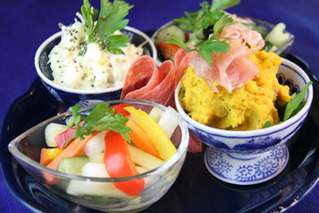 「フラミンゴ」料理 730983 ワインセットのおつまみ各50円