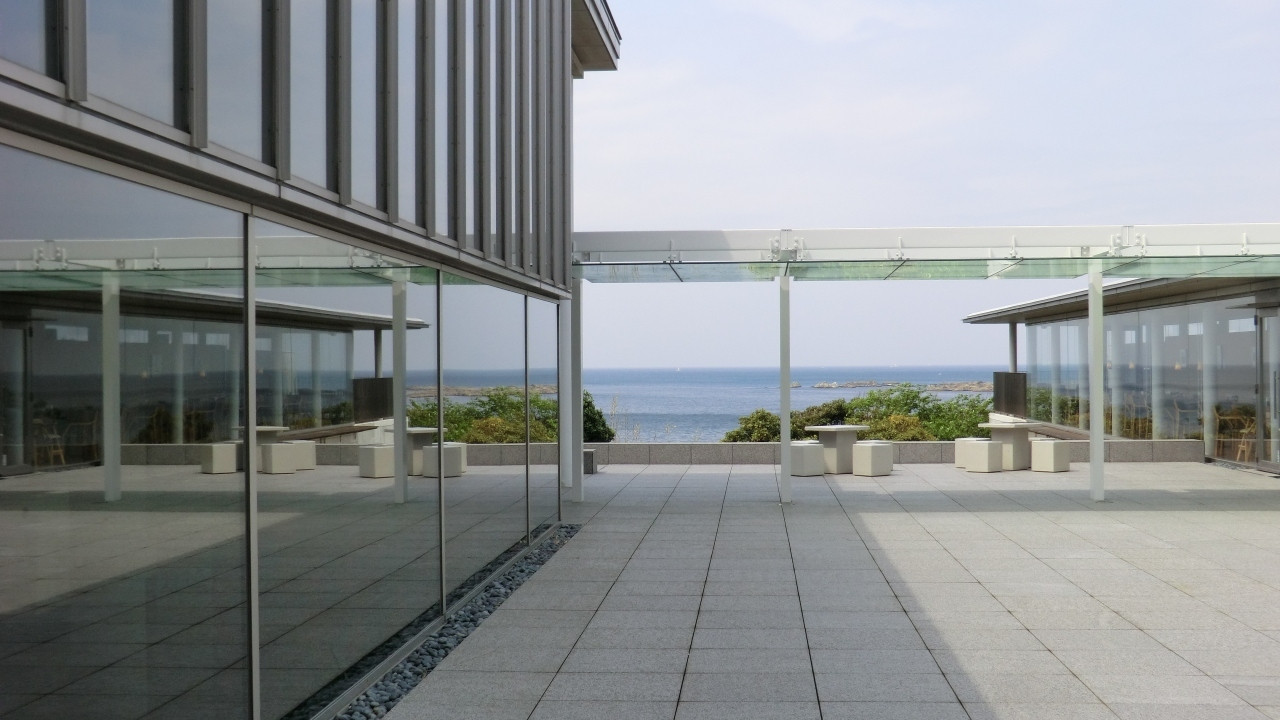 逗子の海を感じながらアートを楽しめる美術館2091458